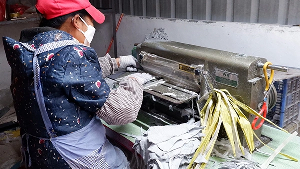 Glove Reinforcement Strip Cutting